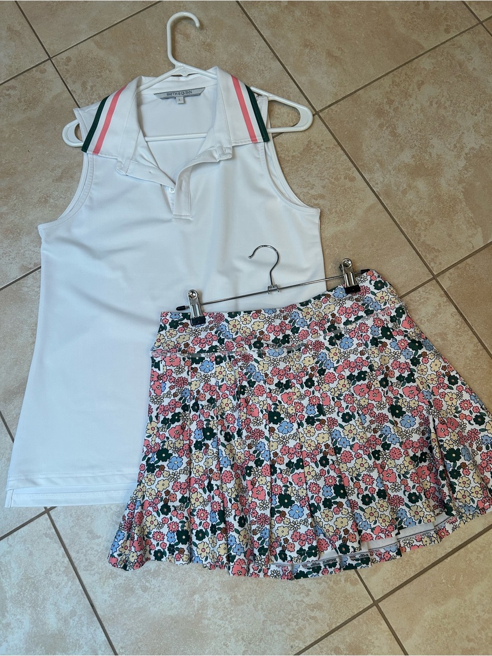 Smith & Quinn Sleeveless Golf Polo Shirt White Pink Green Striped Collar Large
